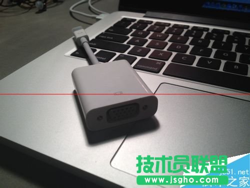 Macbook筆記本電腦如何連接投影儀